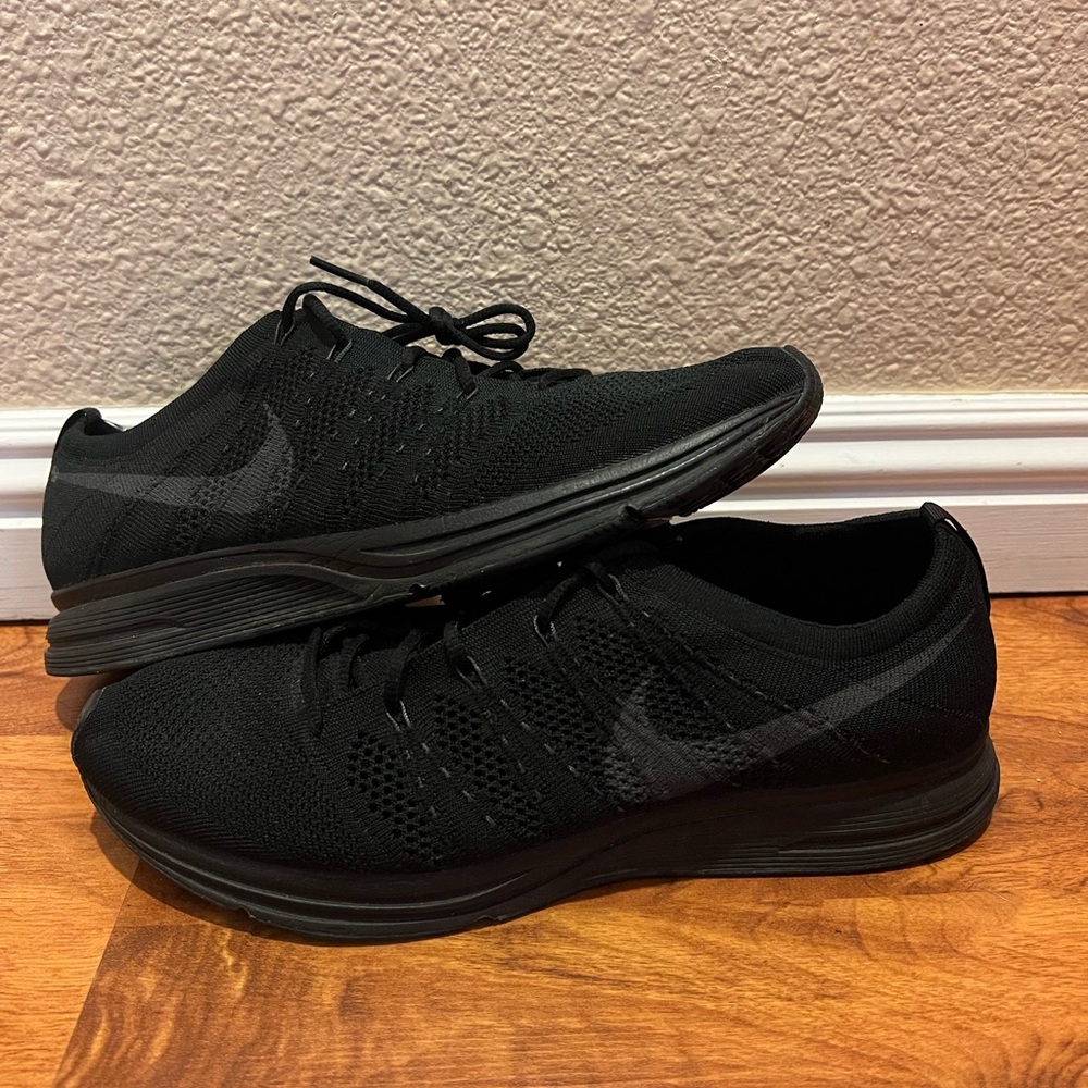 Nike Flyknit trainer - Sz 10.5m (triple black)